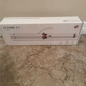 NEW IN BOX: T3 1 1/4” Curling Iron